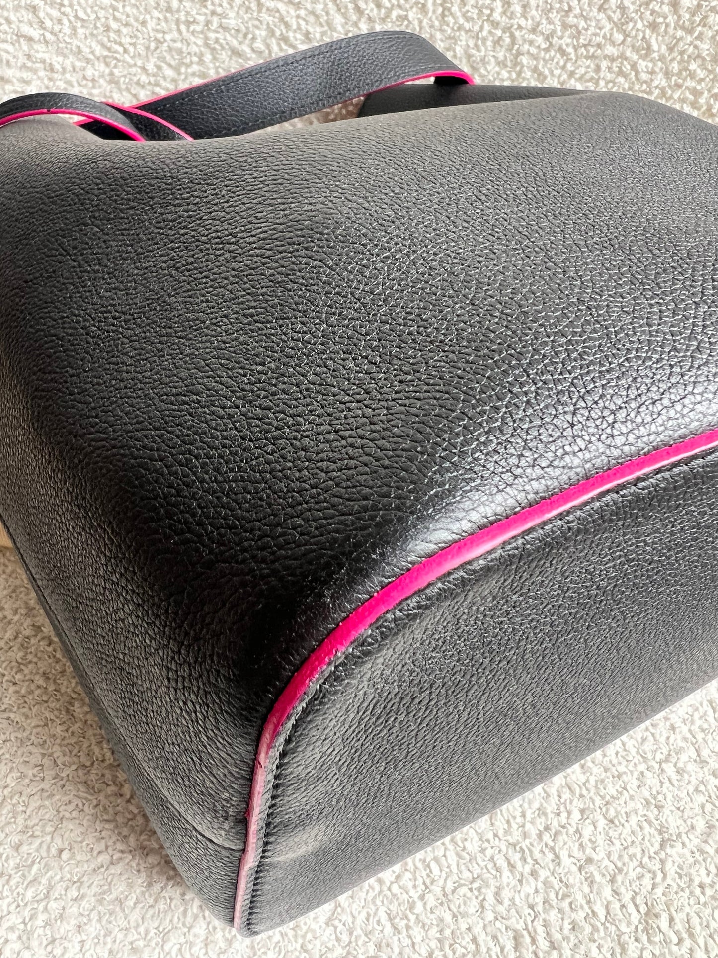 Louis Vuitton Lockme Bucket Bag in Black and Pink (RRP £2050)