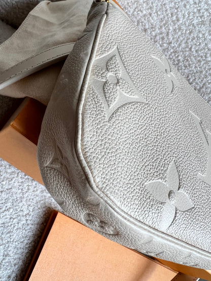 Louis Vuitton Multi Pochette Accessoires Creme Empreinte (RRP £2140)
