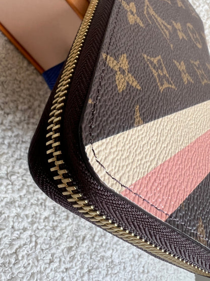 Louis Vuitton Personalised “LG” Zippy Wallet in Monogram (RRP £590)