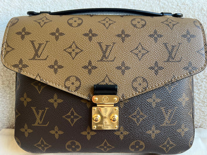 Louis Vuitton Pochette Metis Reverse Monogram (RRP £2,060)