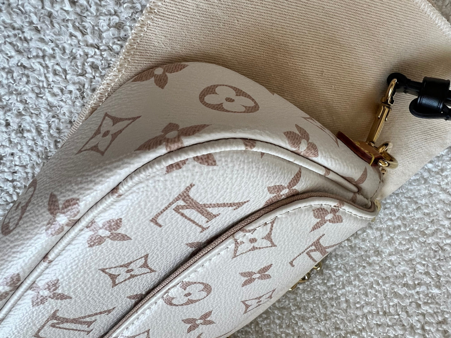 Louis Vuitton Ivy Wallet on Chain Bag Bicolour Monogram Dune Canvas (RRP £1400)