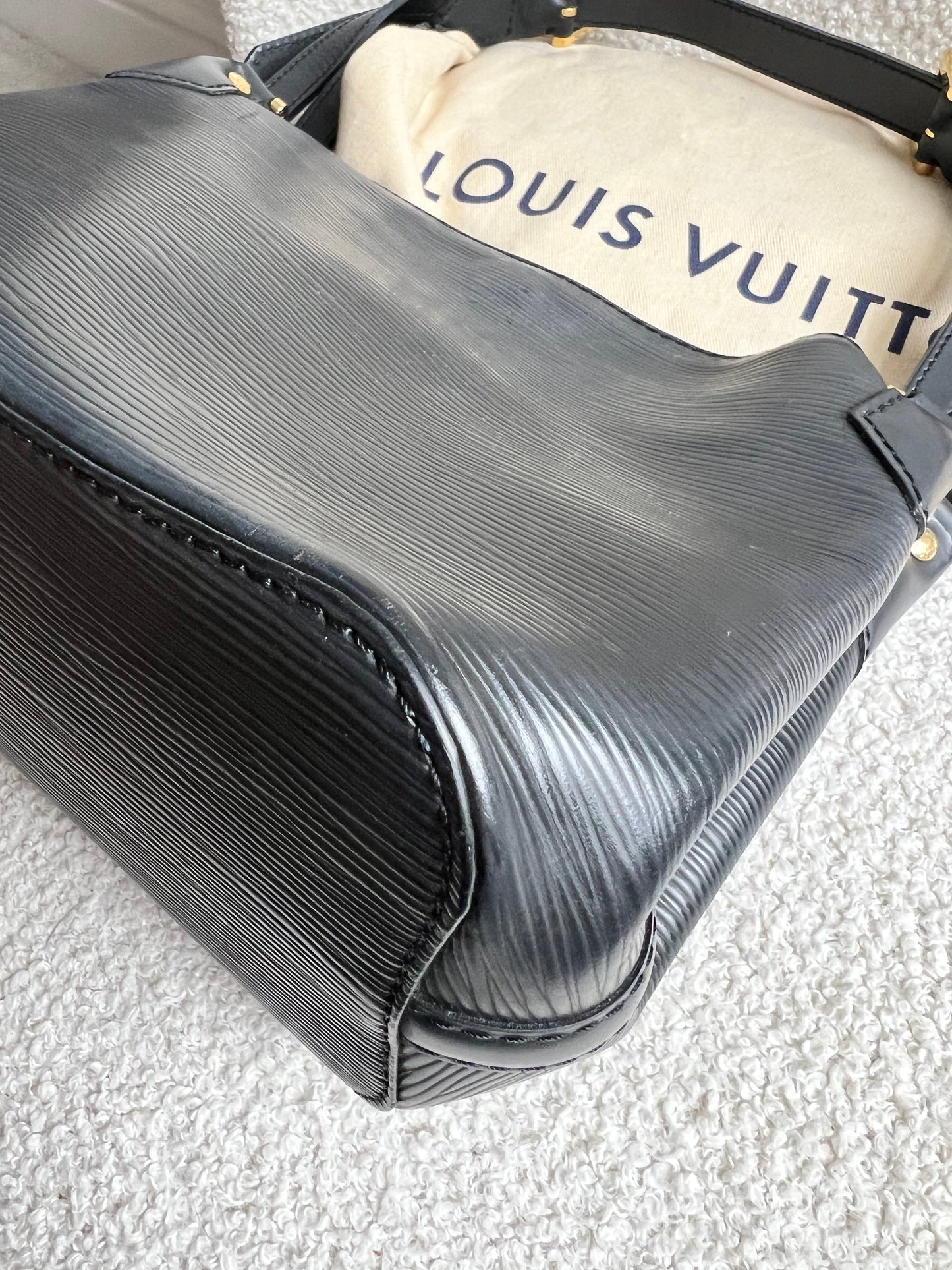 Louis Vuitton Mandara PM in Black Epi