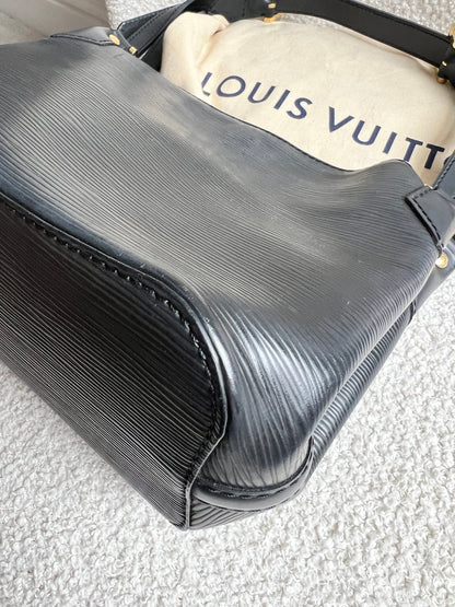 Louis Vuitton Mandara PM in Black Epi