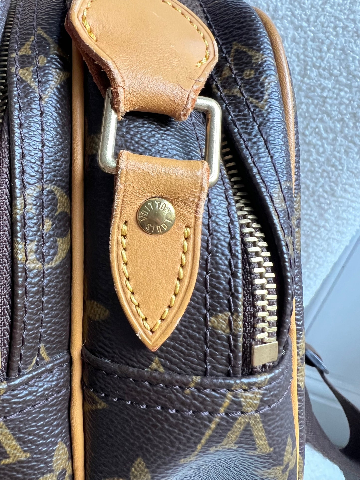 Lous Vuitton Reporter Monogram