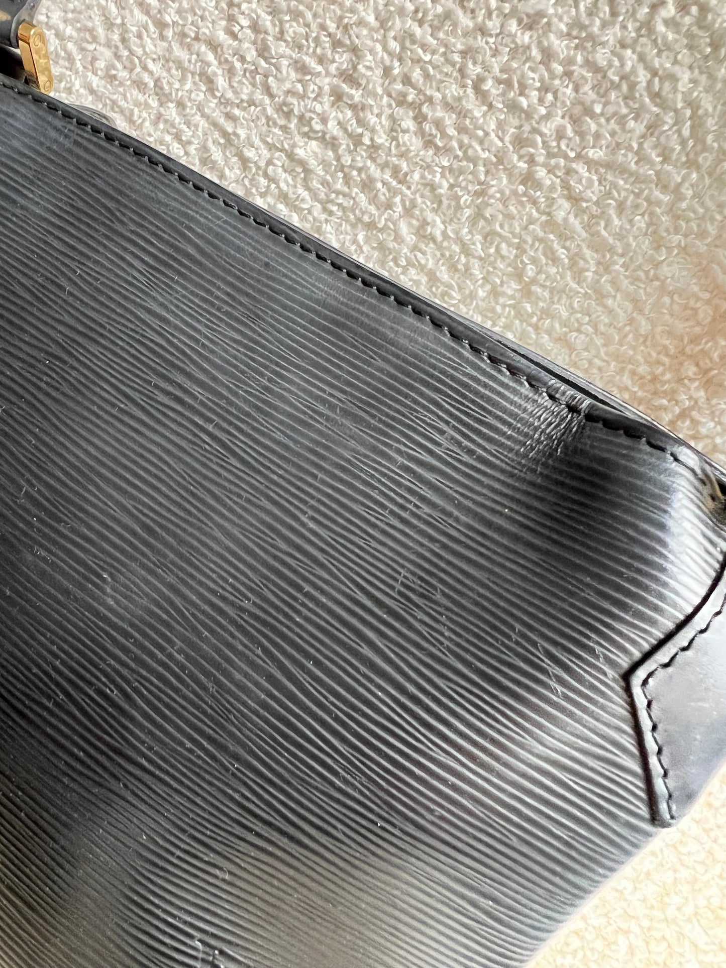 Louis Vuitton Mandara PM in Black Epi