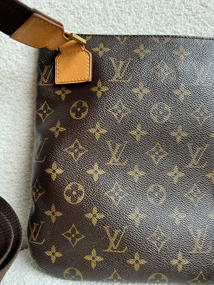 Louis Vuitton Bosphore Messenger Monogram