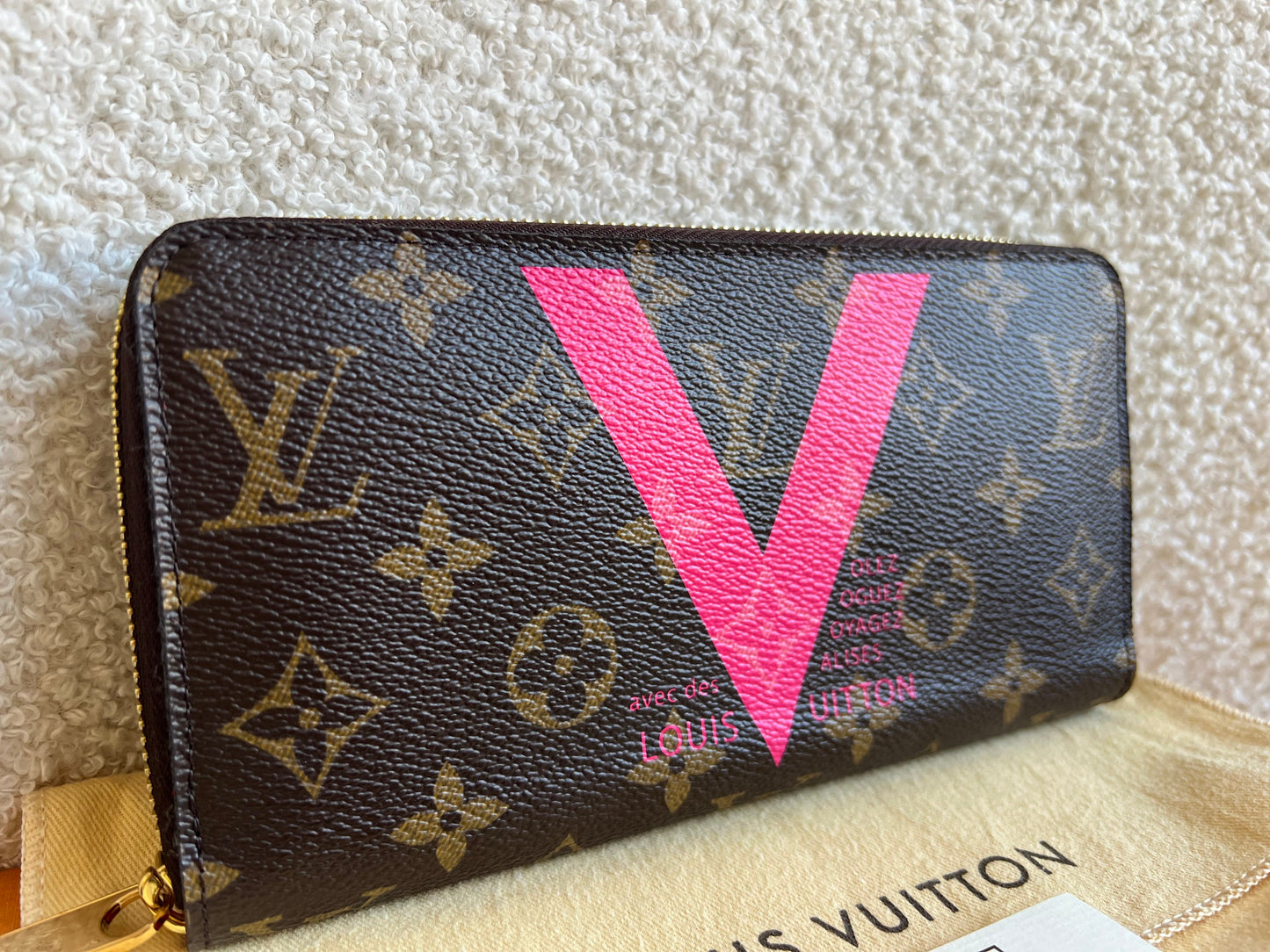 Louis Vuitton Zippy Wallet in Grenade Monogram V