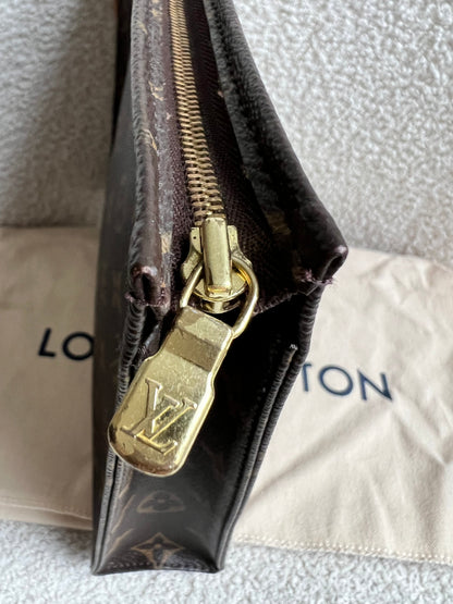 Louis Vuitton Toiletry Pouch 26 Monogram