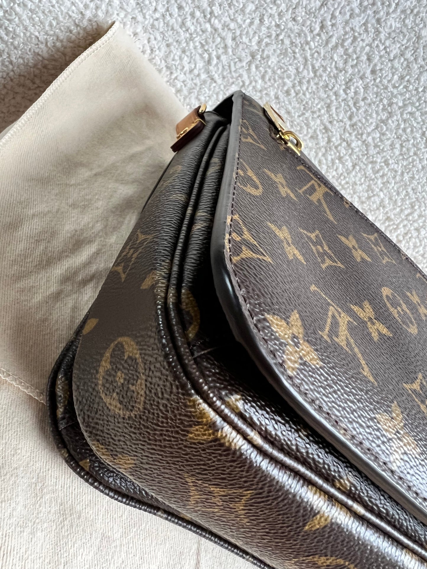 Louis Vuitton Pochette Metis Monogram (RRP £2,020)