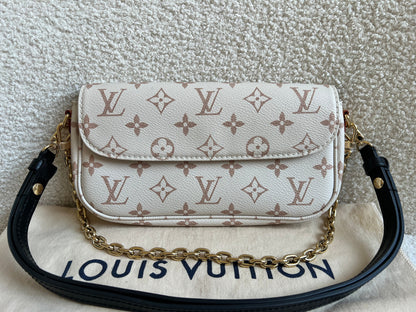 Louis Vuitton Ivy Wallet on Chain Bag Bicolour Monogram Dune Canvas (RRP £1400)