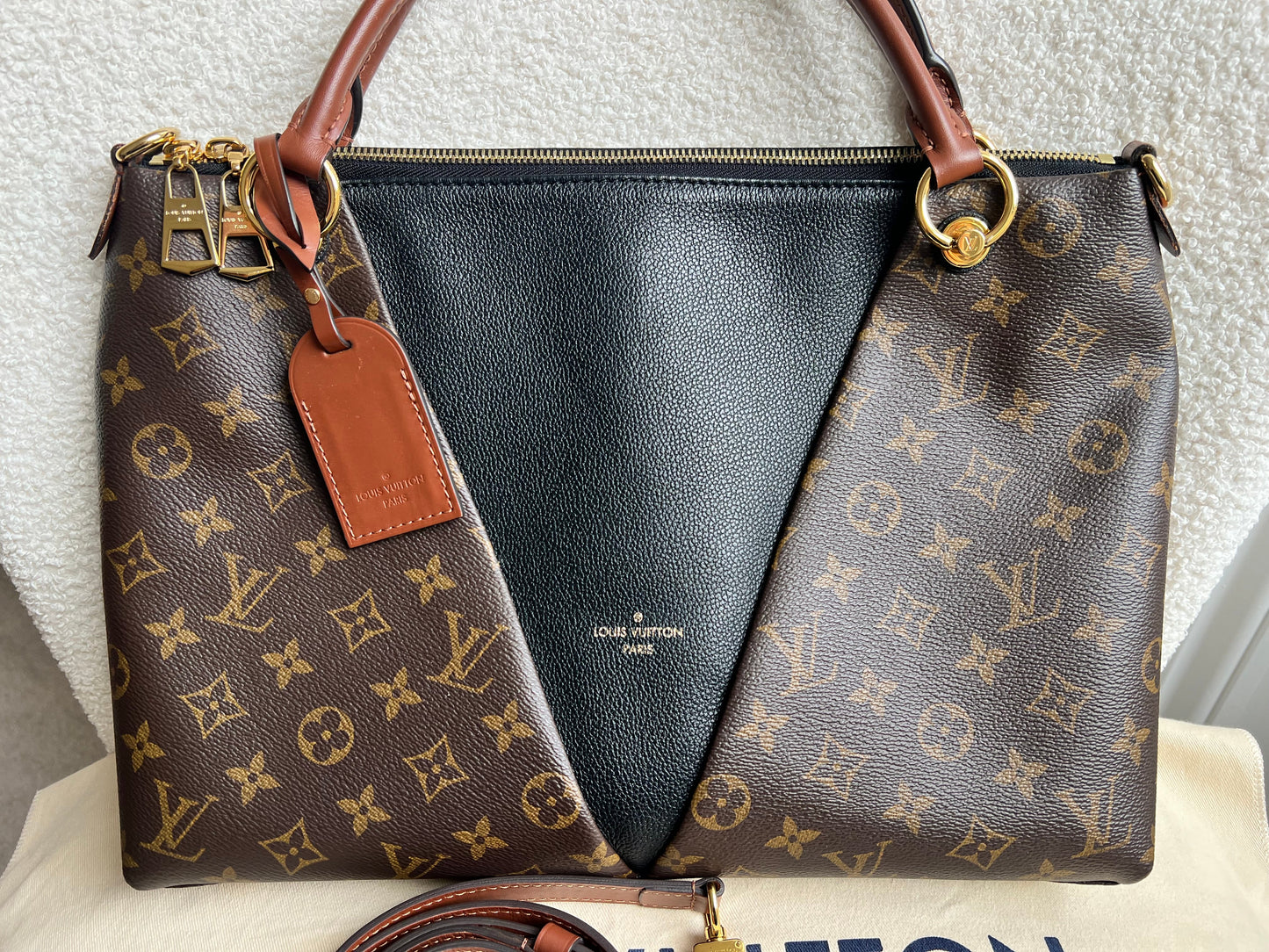 Louis Vuitton V Tote MM Tan and Monogram Canvas (RRP £1,890)