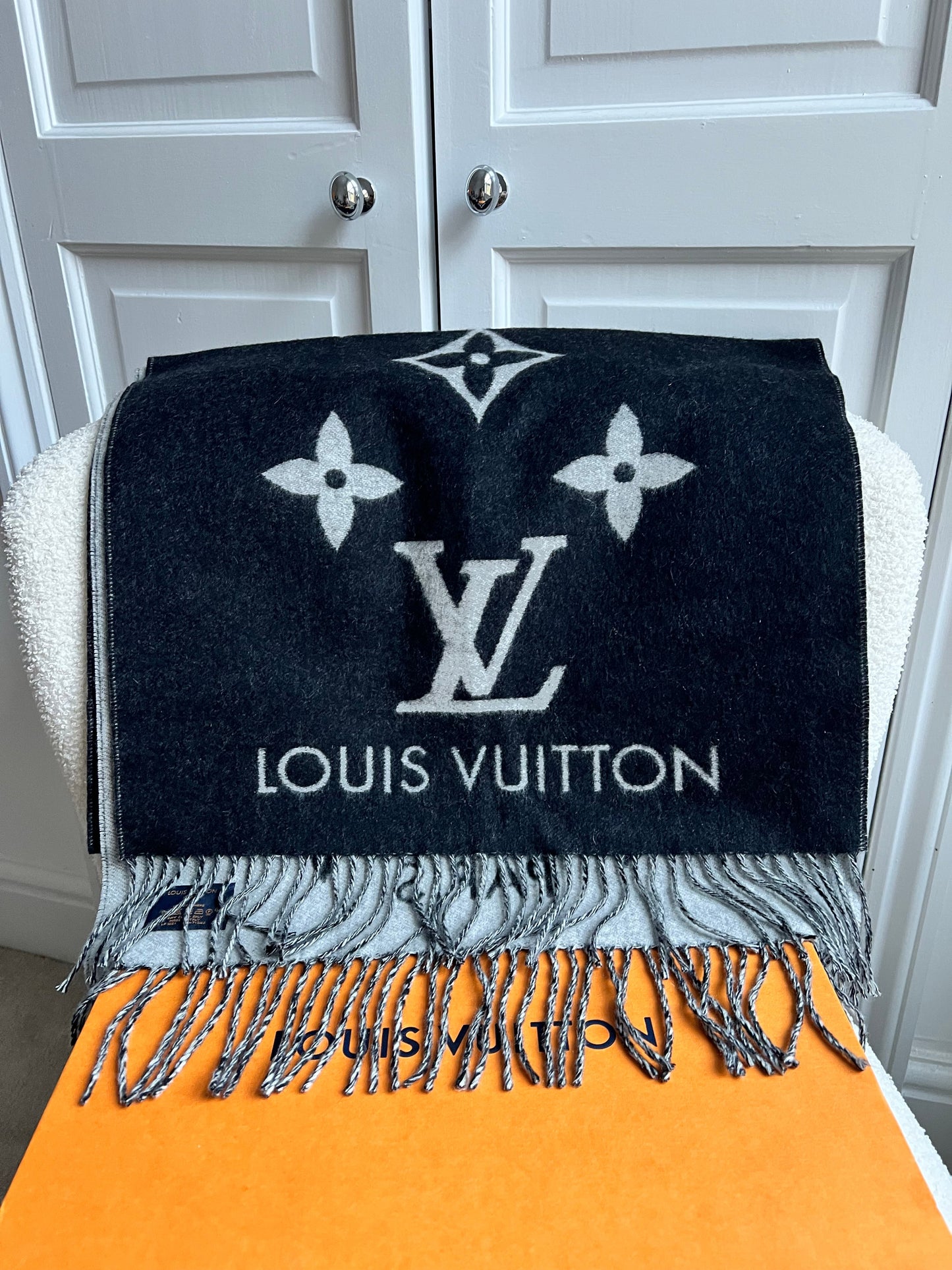 Louis Vuitton Rekyjavik Scarf Black and Grey (RRP £740)