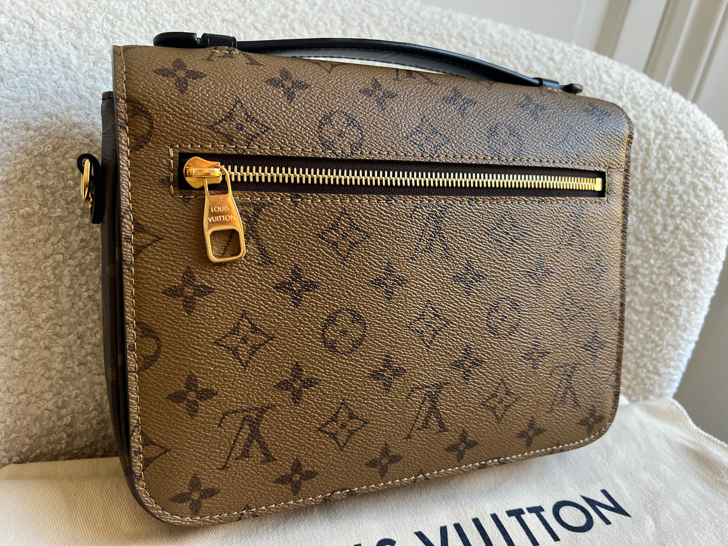 Louis Vuitton Pochette Metis Reverse Monogram (RRP £2,060)