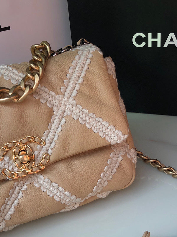 Chanel Luxury Handbag Style 610