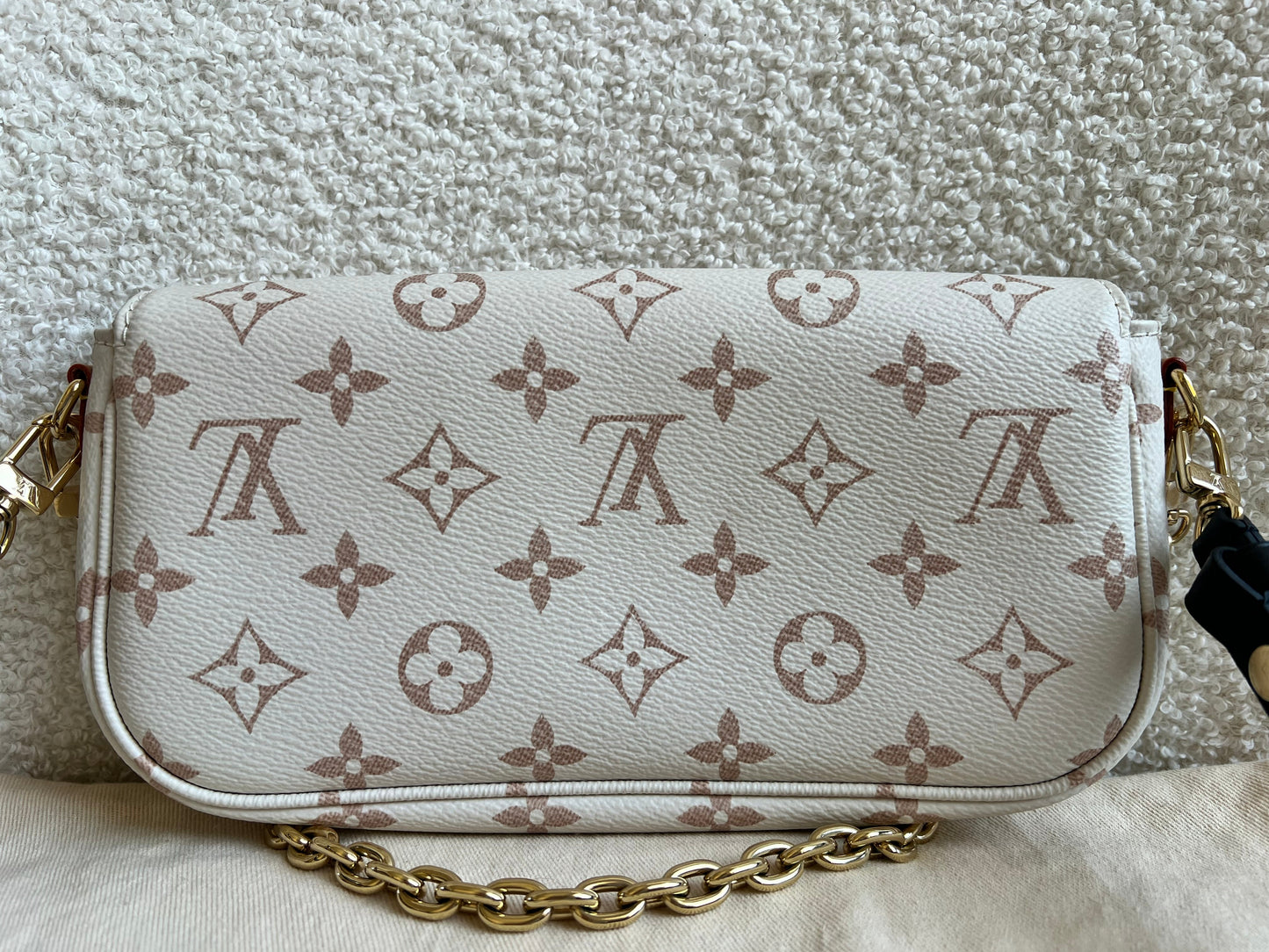 Louis Vuitton Ivy Wallet on Chain Bag Bicolour Monogram Dune Canvas (RRP £1400)
