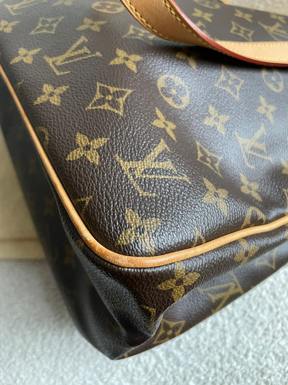 Louis Vuitton Batignolles in Monogram Canvas