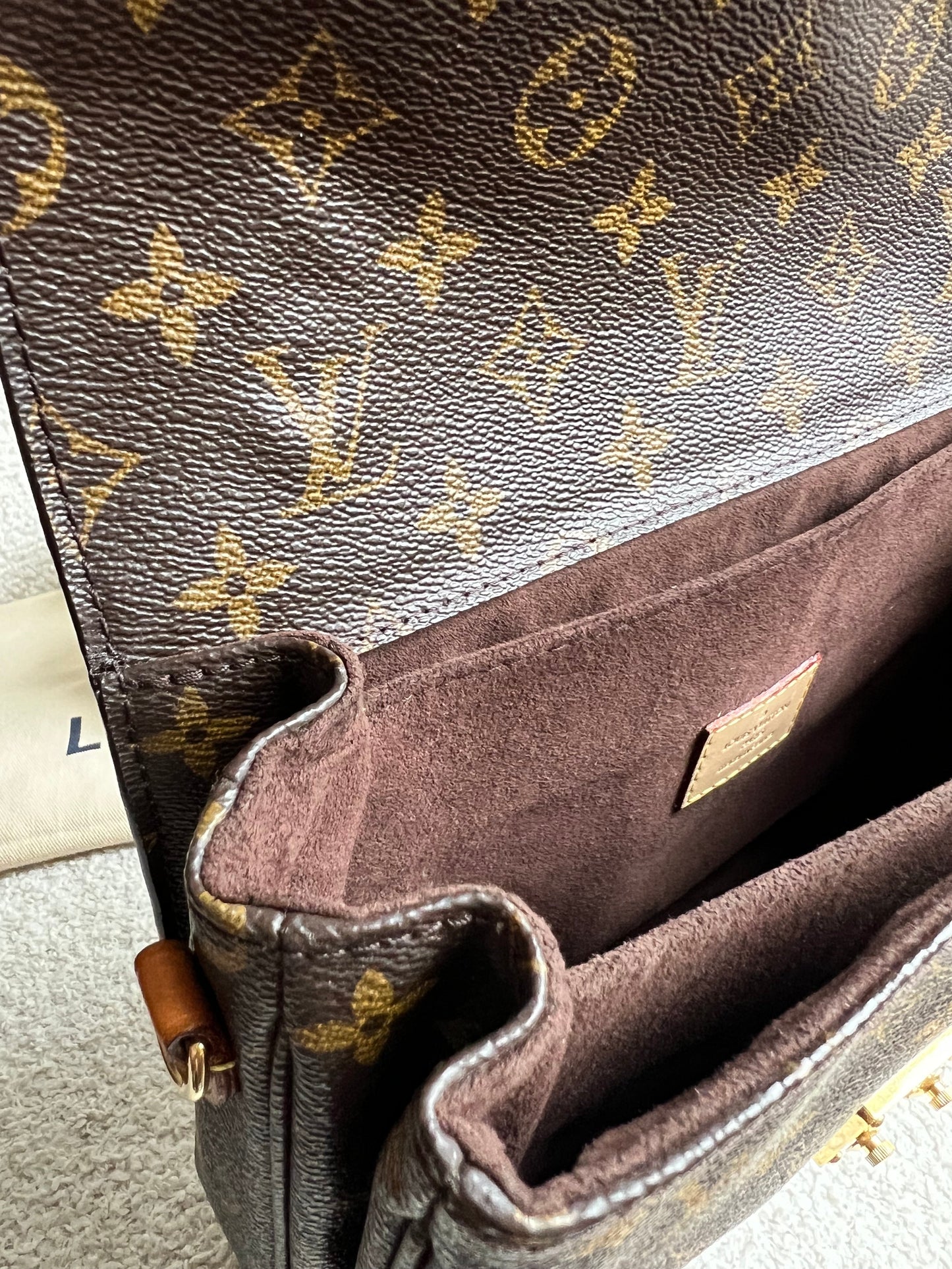 Louis Vuitton Pochette Metis Monogram (RRP £2,020)