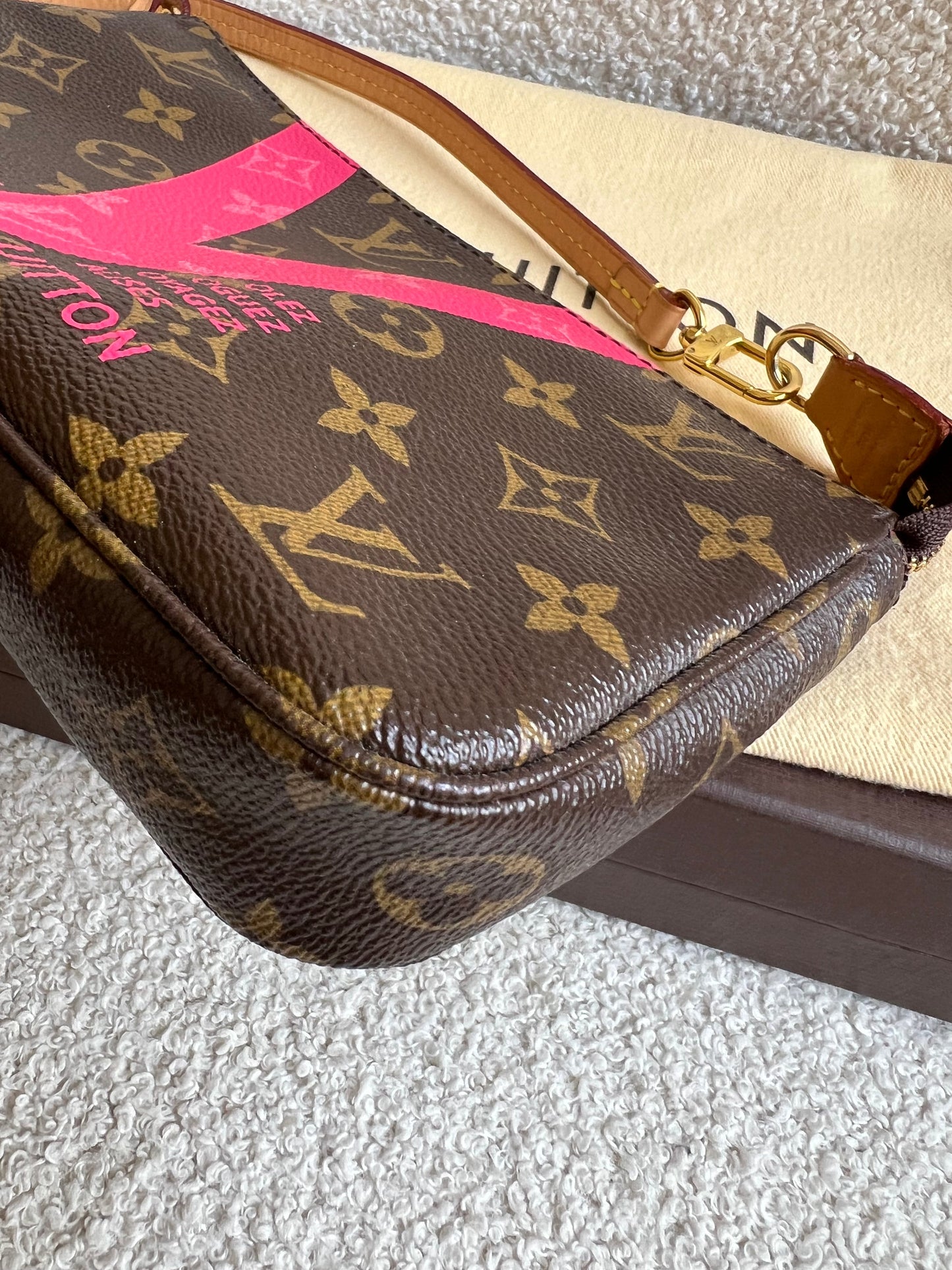 Louis Vuitton Pochette Accessoires Grenade Monogram V