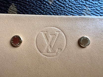 Louis Vuitton Boite Chapeau Souple MM (RRP £2320)