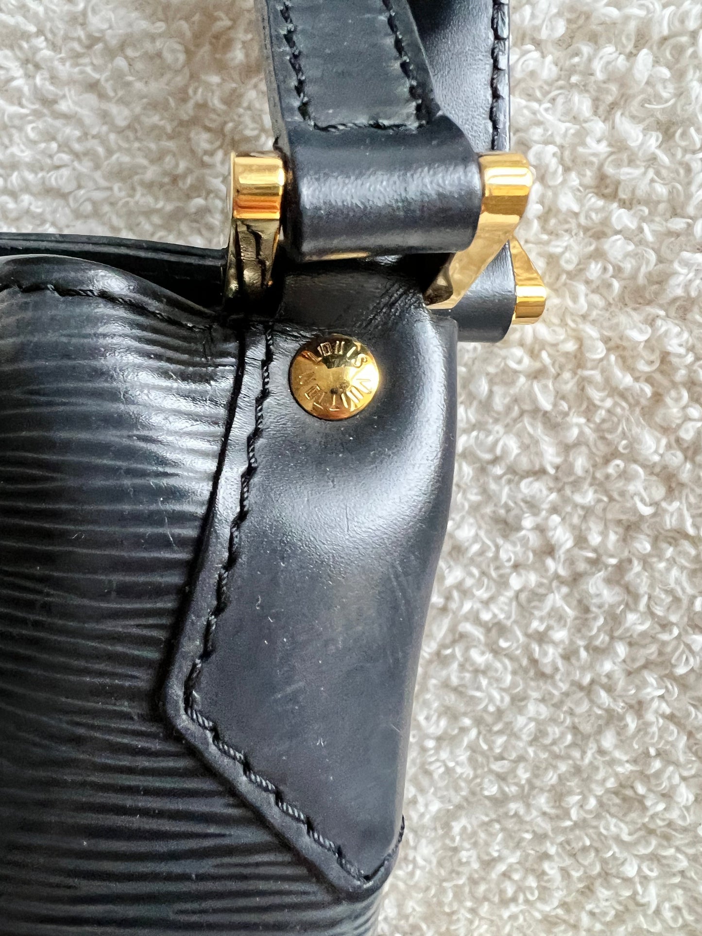 Louis Vuitton Mandara PM in Black Epi