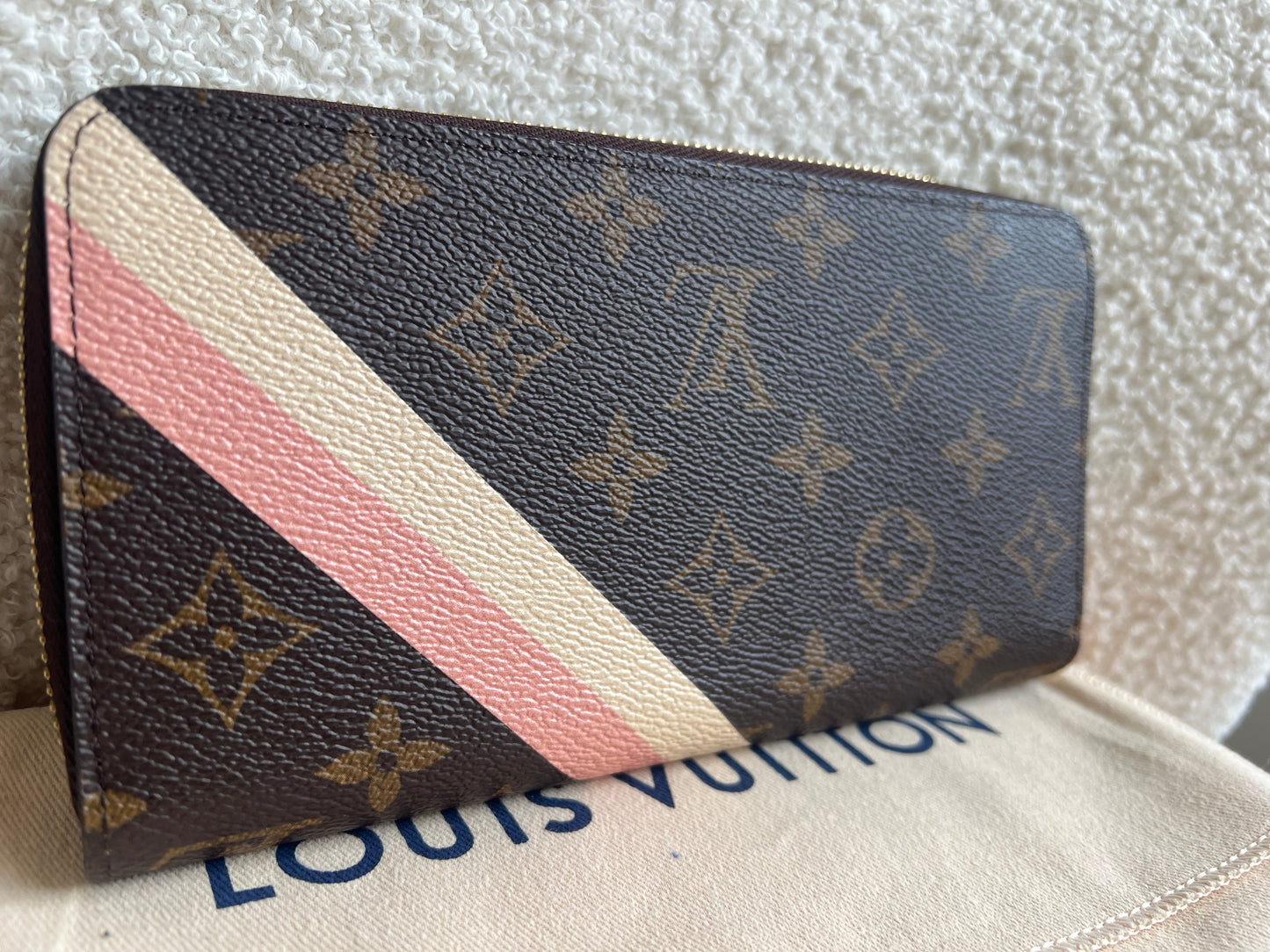 Louis Vuitton Personalised “LG” Zippy Wallet in Monogram (RRP £590)
