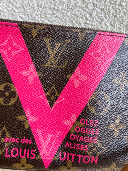 Louis Vuitton Pochette Accessoires Grenade Monogram V