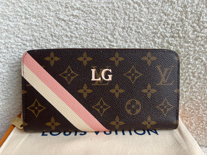 Louis Vuitton Personalised “LG” Zippy Wallet in Monogram (RRP £590)