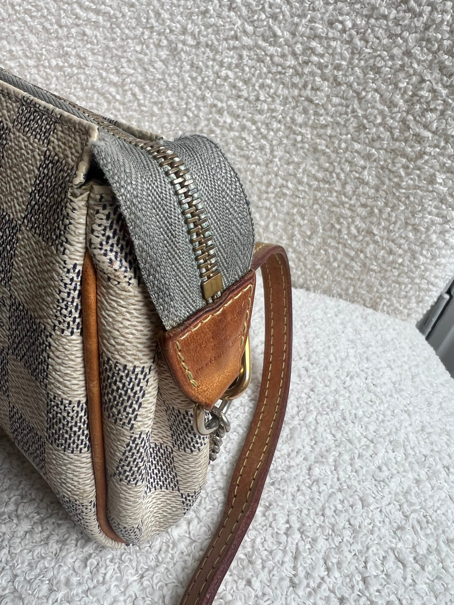 Louis Vuitton Eva Clutch Damier Azur