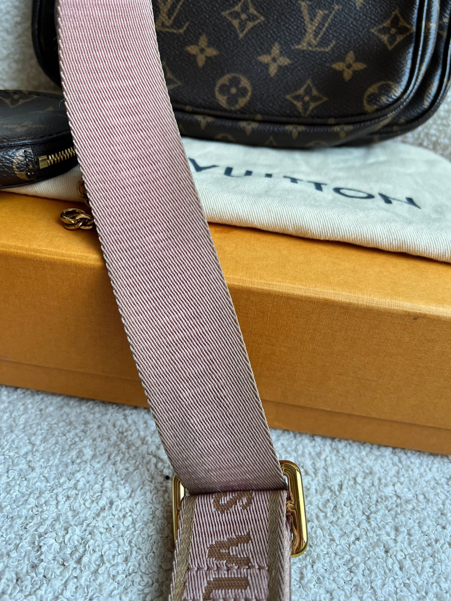 Louis Vuitton Multi Pochette Accessoires Rose Chiaro (RRP £2030)