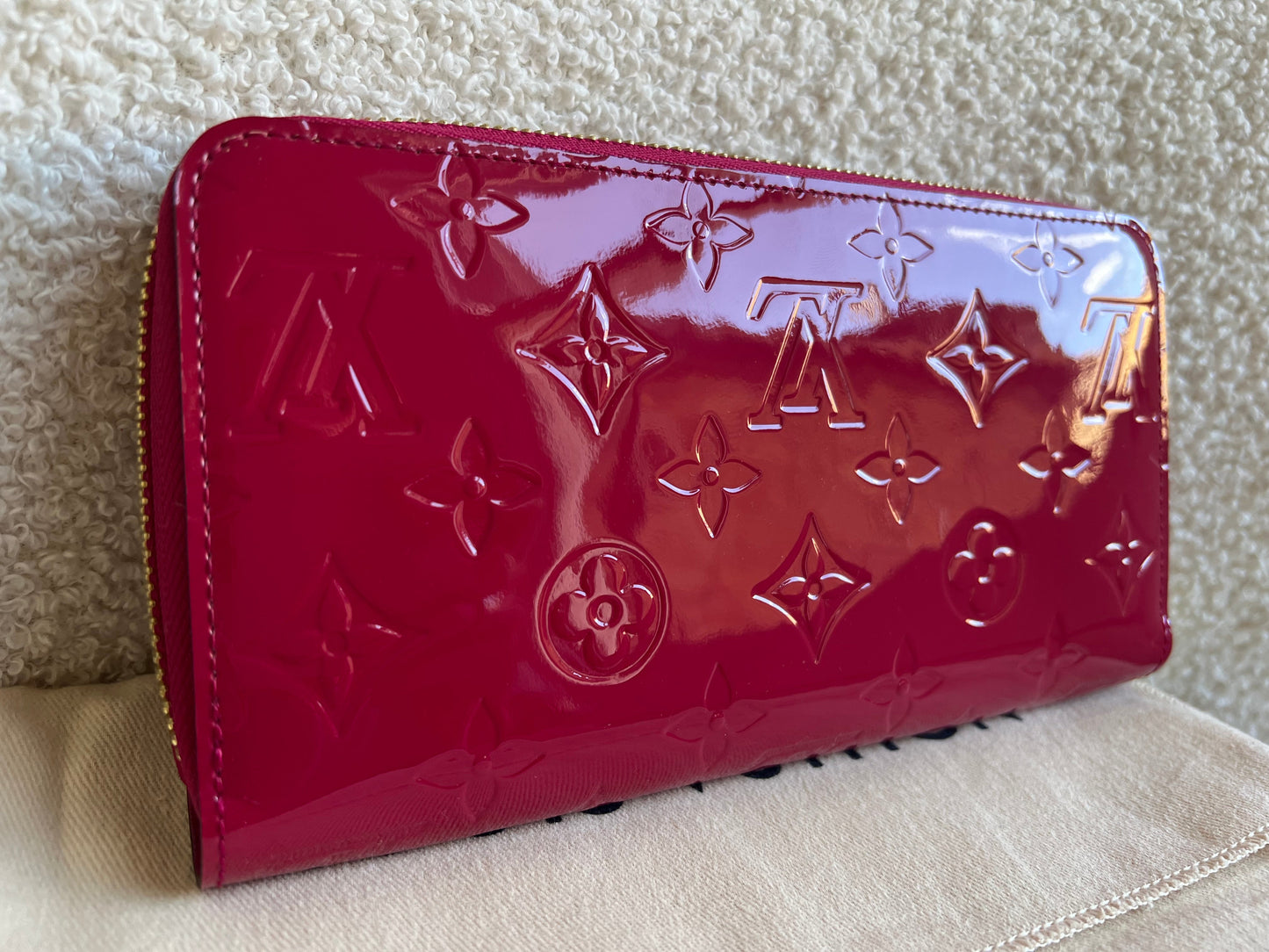 Louis Vuitton Zippy Wallet in Rose Indien Vernis Patent