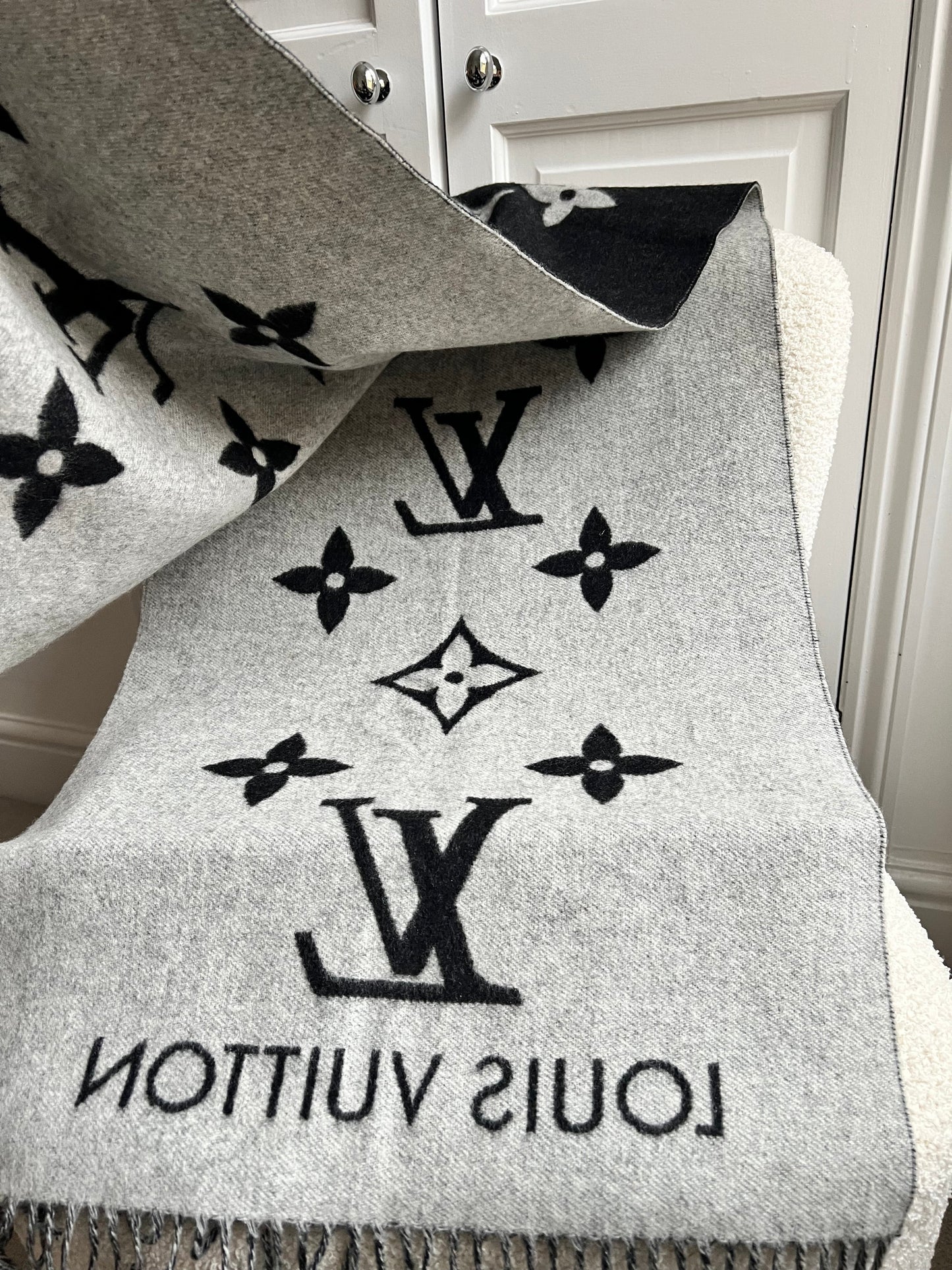 Louis Vuitton Rekyjavik Scarf Black and Grey (RRP £740)