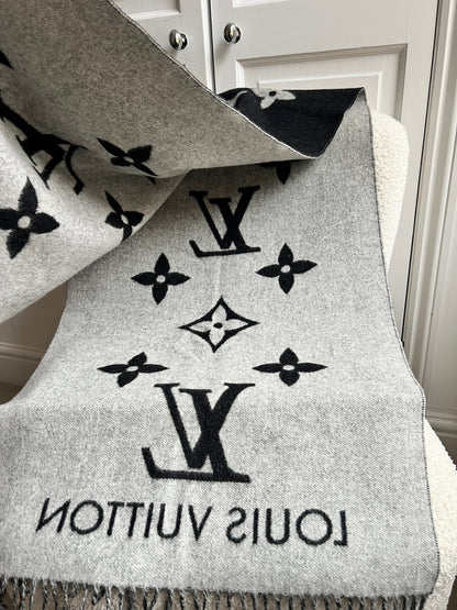 Louis Vuitton Rekyjavik Scarf Black and Grey (RRP £740)