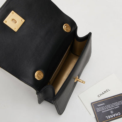 Chanel Luxury Handbag Style 642