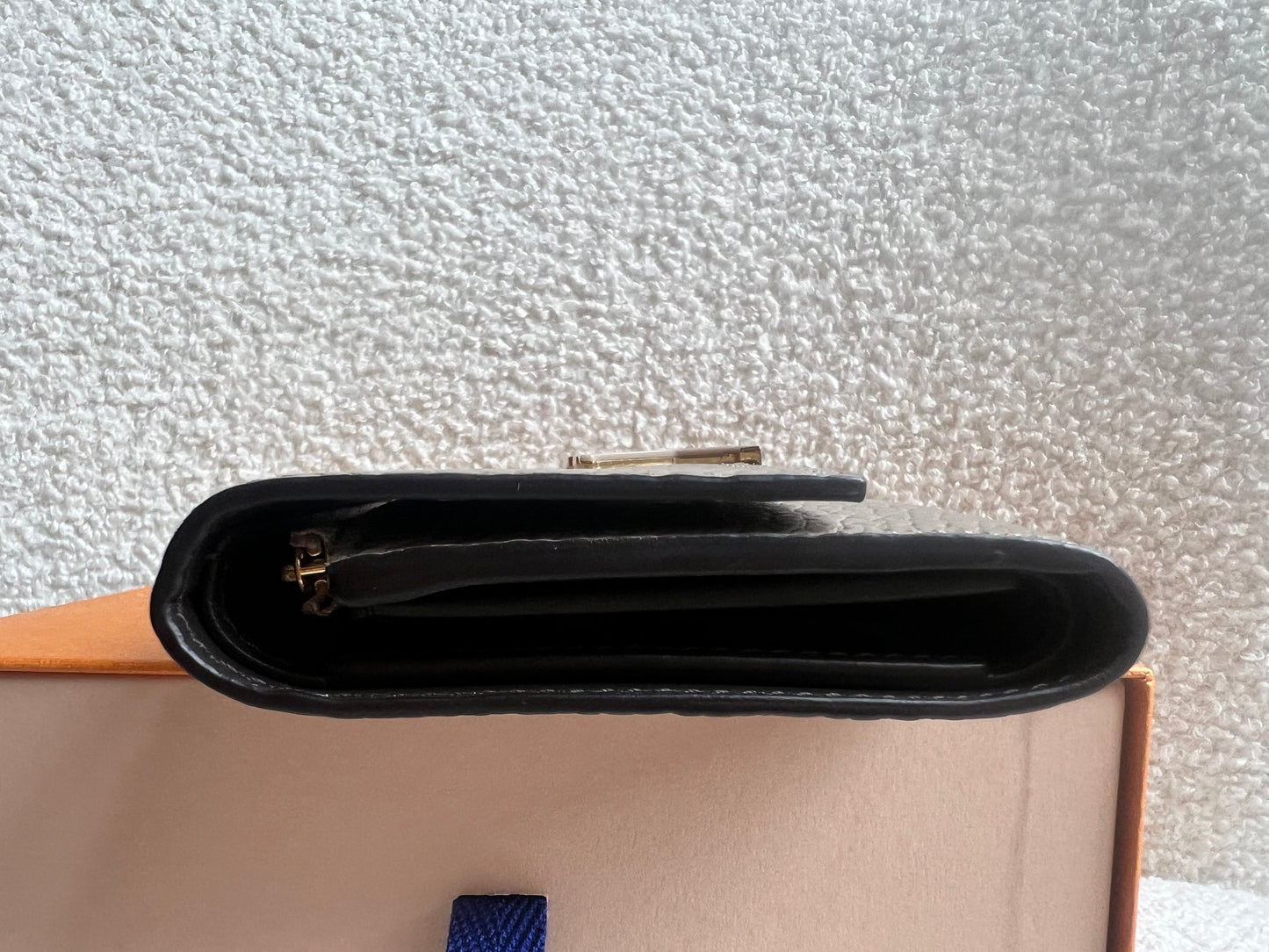 Louis Vuitton Galet Compact Capucines Wallet (RRP £730)