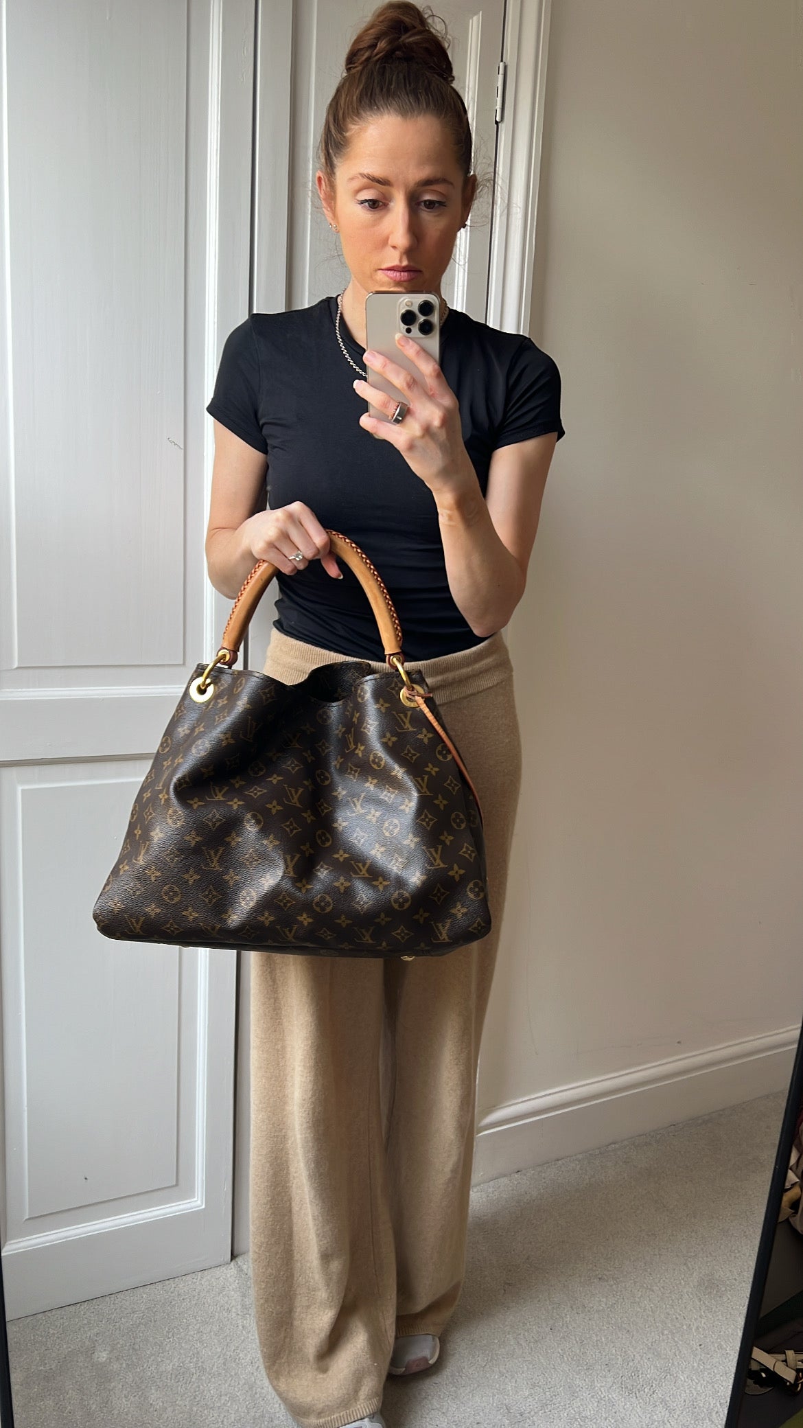 Louis Vuitton Artsy MM Monogram (RRP £1,940)