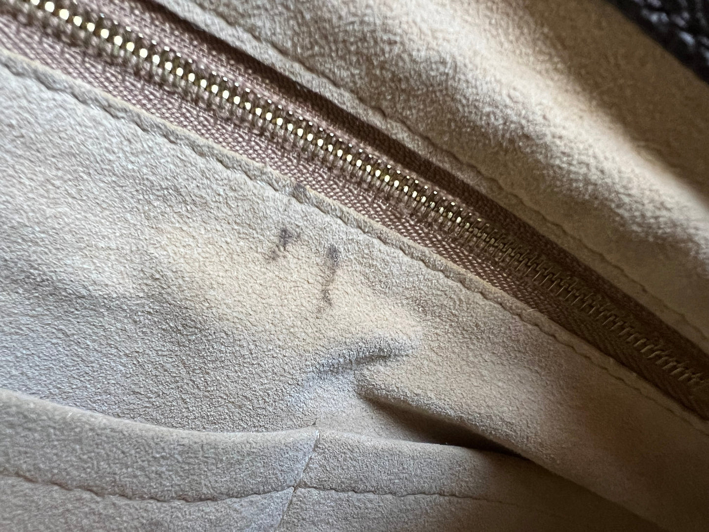 Louis Vuitton Artsy MM Monogram (RRP £1,940)