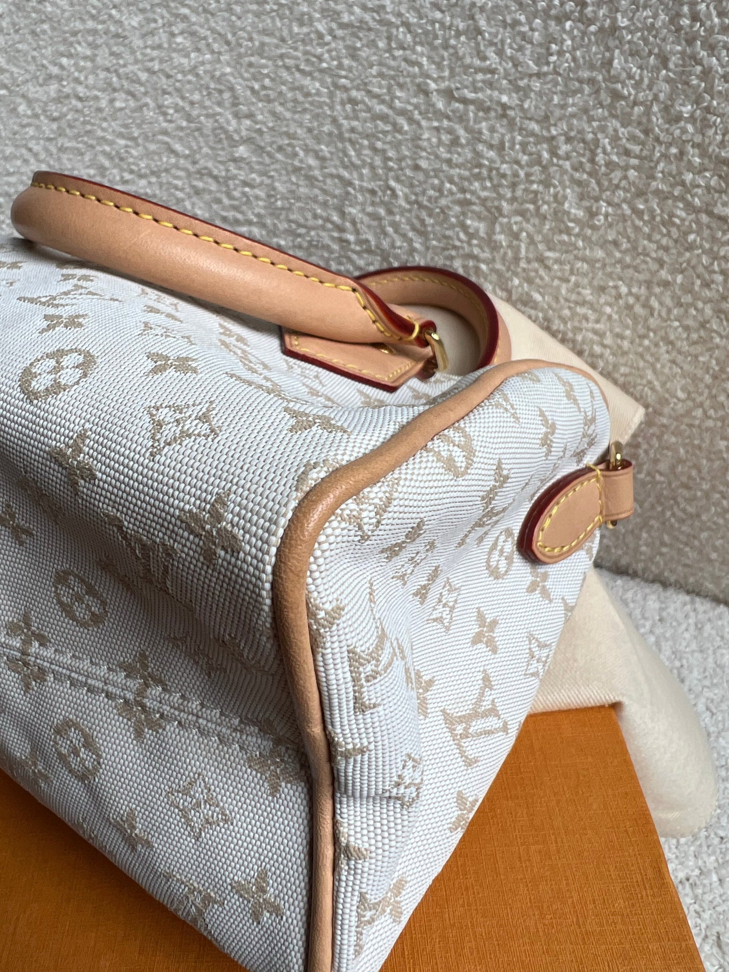 Louis Vuitton Speedy Bandouliere 20 Mastic Cream (£2420)