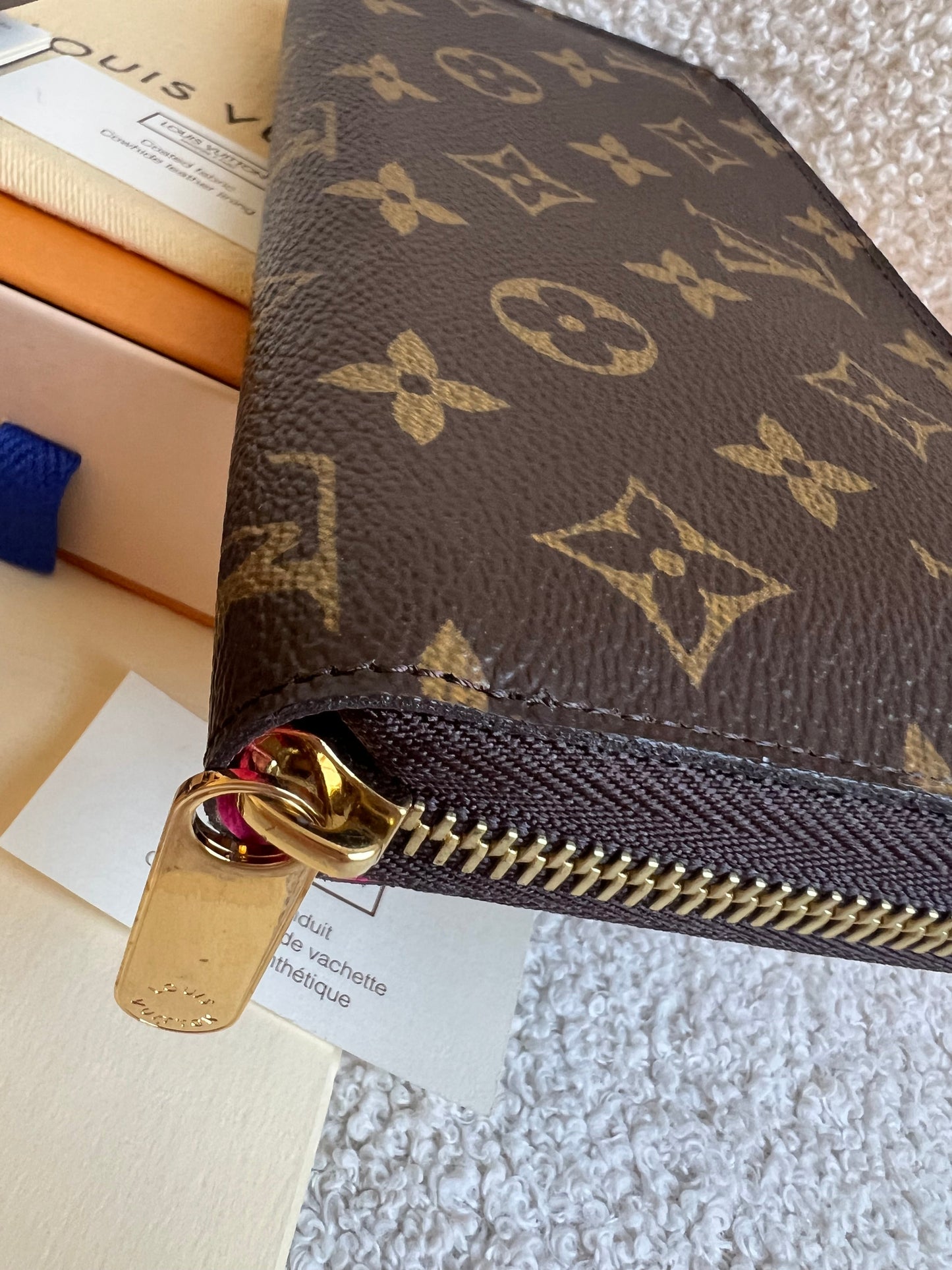 Louis Vuitton Zippy Wallet in Grenade Monogram V
