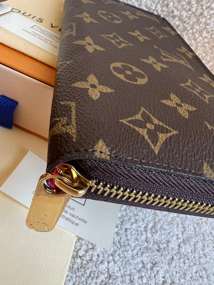 Louis Vuitton Zippy Wallet in Grenade Monogram V