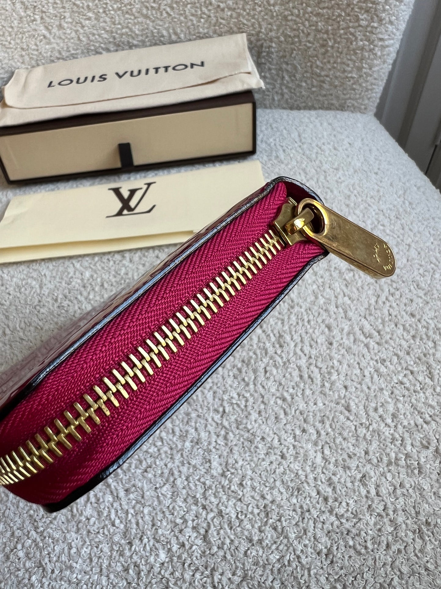 Louis Vuitton Zippy Wallet in Rose Indien Vernis Patent