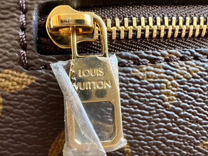 Louis Vuitton Pochette Metis East West Monogram (RRP £2,270)