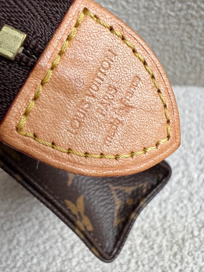 Louis Vuitton Toiletry Pouch 15 Monogram