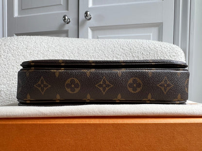 Louis Vuitton Pochette Metis Monogram (RRP £2,020)