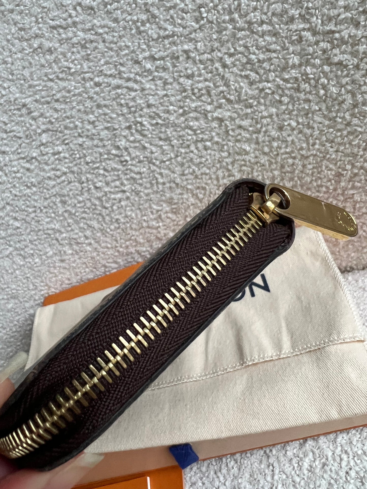 Louis Vuitton Zippy Wallet in Monogram (RRP £580)