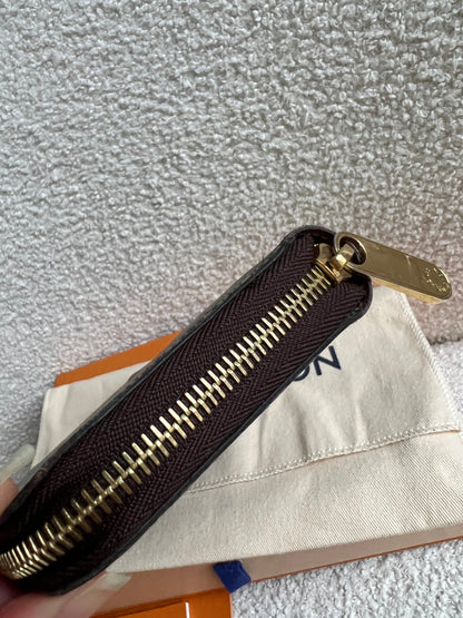 Louis Vuitton Zippy Wallet in Monogram (RRP £580)
