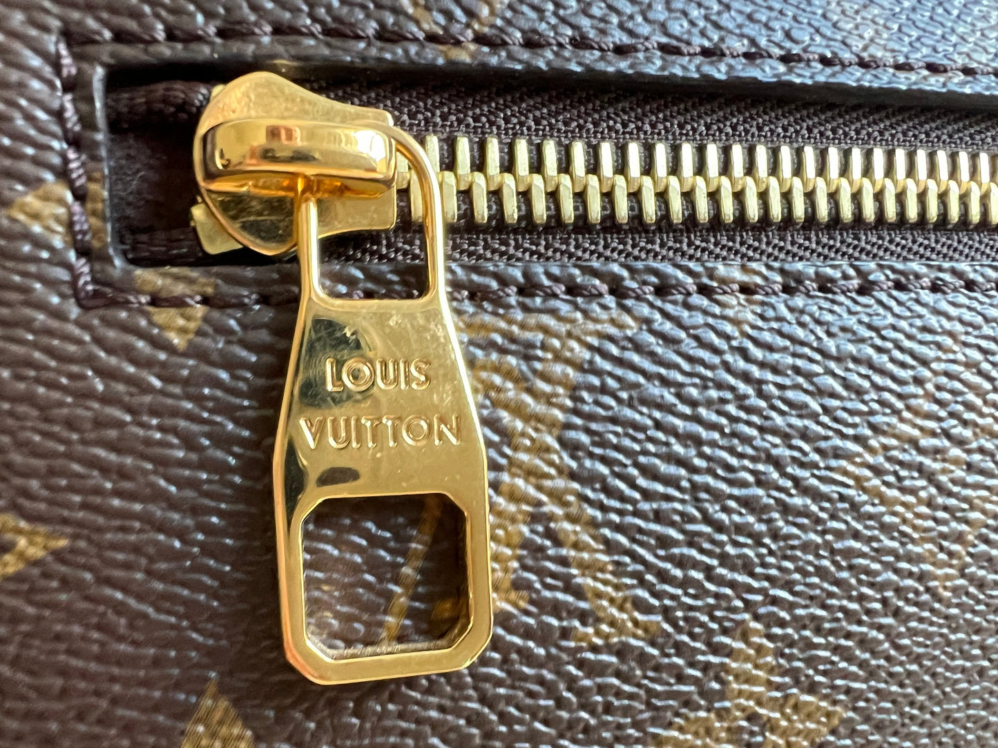 Louis Vuitton Pochette Metis Monogram (RRP £2,060)