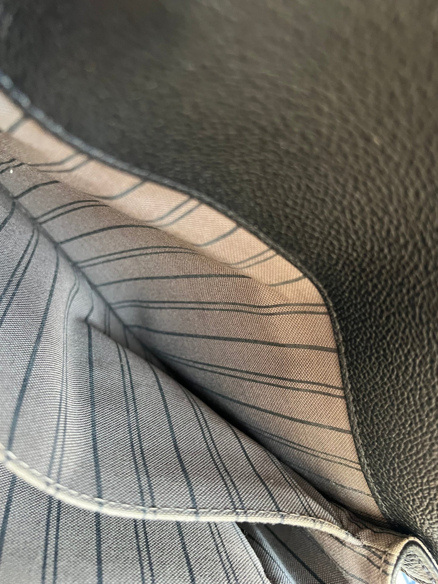Louis Vuitton Pochette Metis Black Empreinte (RRP £2,200)