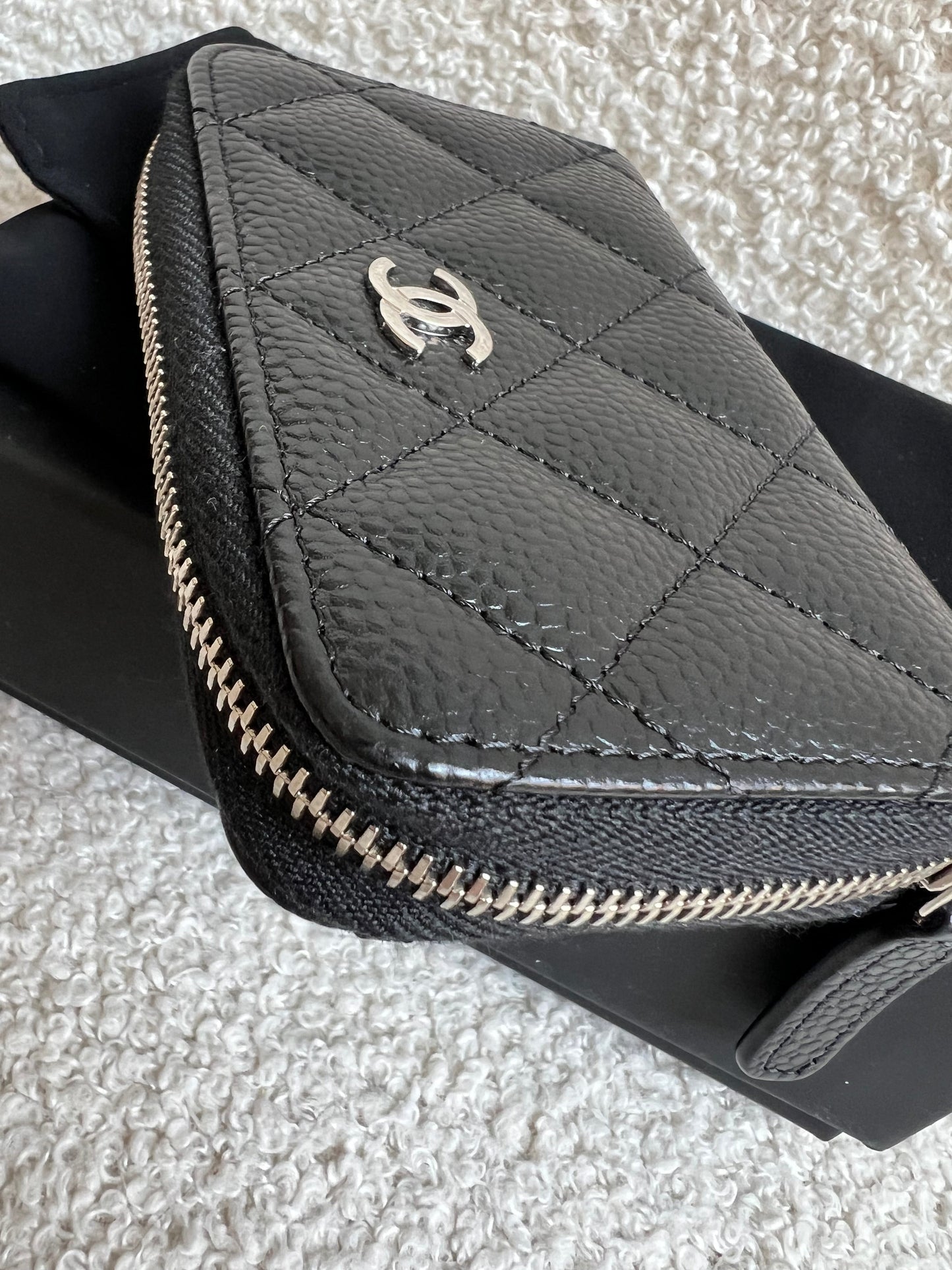 Chanel Black Quilted Caviar Zip Round Purse with Silver Hardware (RRP £550)