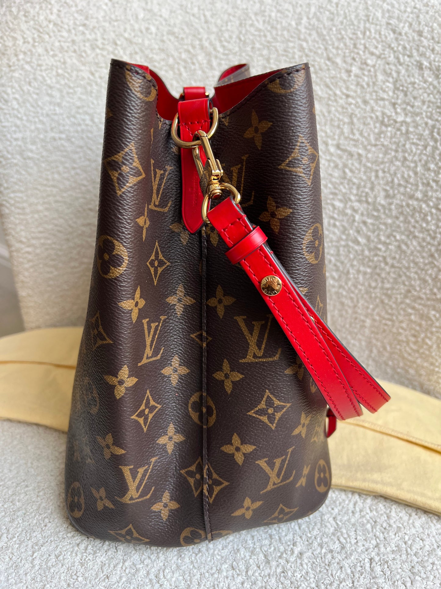 Louis Vuitton Neo Noe Monogram Coquelicot (RRP £1,790)