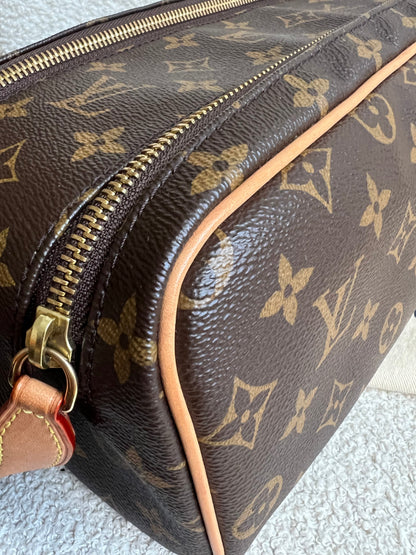Louis Vuitton Dopp Kit Toilet Pouch Monogram (RRP £780)